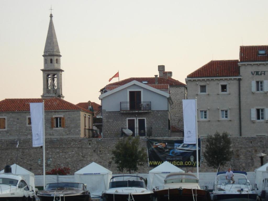 בודווה Apartments Aleksic Old Town מראה חיצוני תמונה